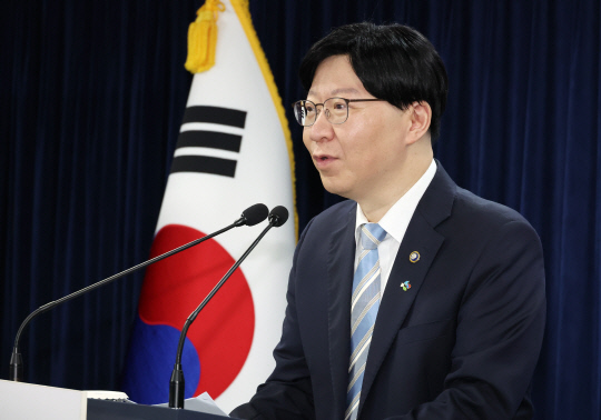 김소영 금융위원회 부위원장이 13일 서울 종로구 정부서울청사에서 공매도 제도 관련 브리핑을 하고 있다. <연합뉴스>